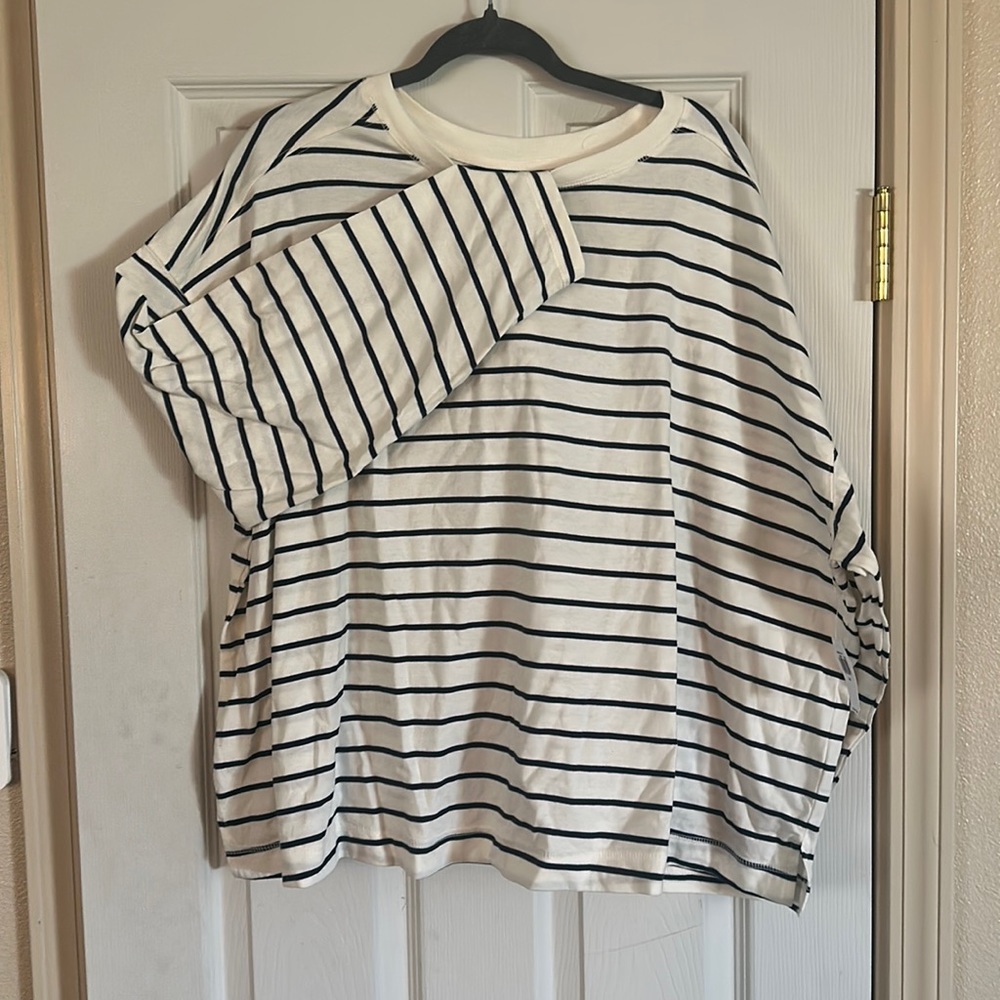 New with tags Old Navy, long sleeve cropped, navy blue striped T-shirt